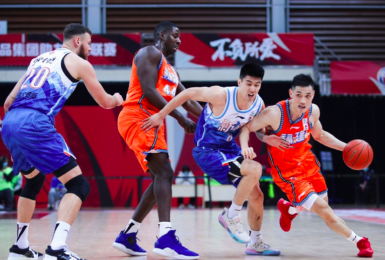 里程碑夜！瓦伦西亚临场应变；CBA常规赛窗口期刷纪录；管理层满意；临场指挥获称赞的简单介绍-开云